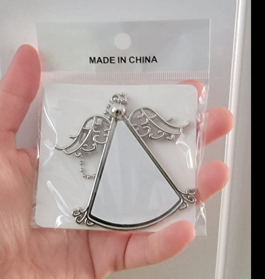 Angel with wings metal ornament (triangle disc)
